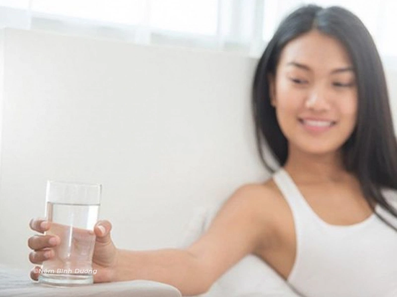 Có nên uống nước trước khi ngủ? - Nệm Bình Dương